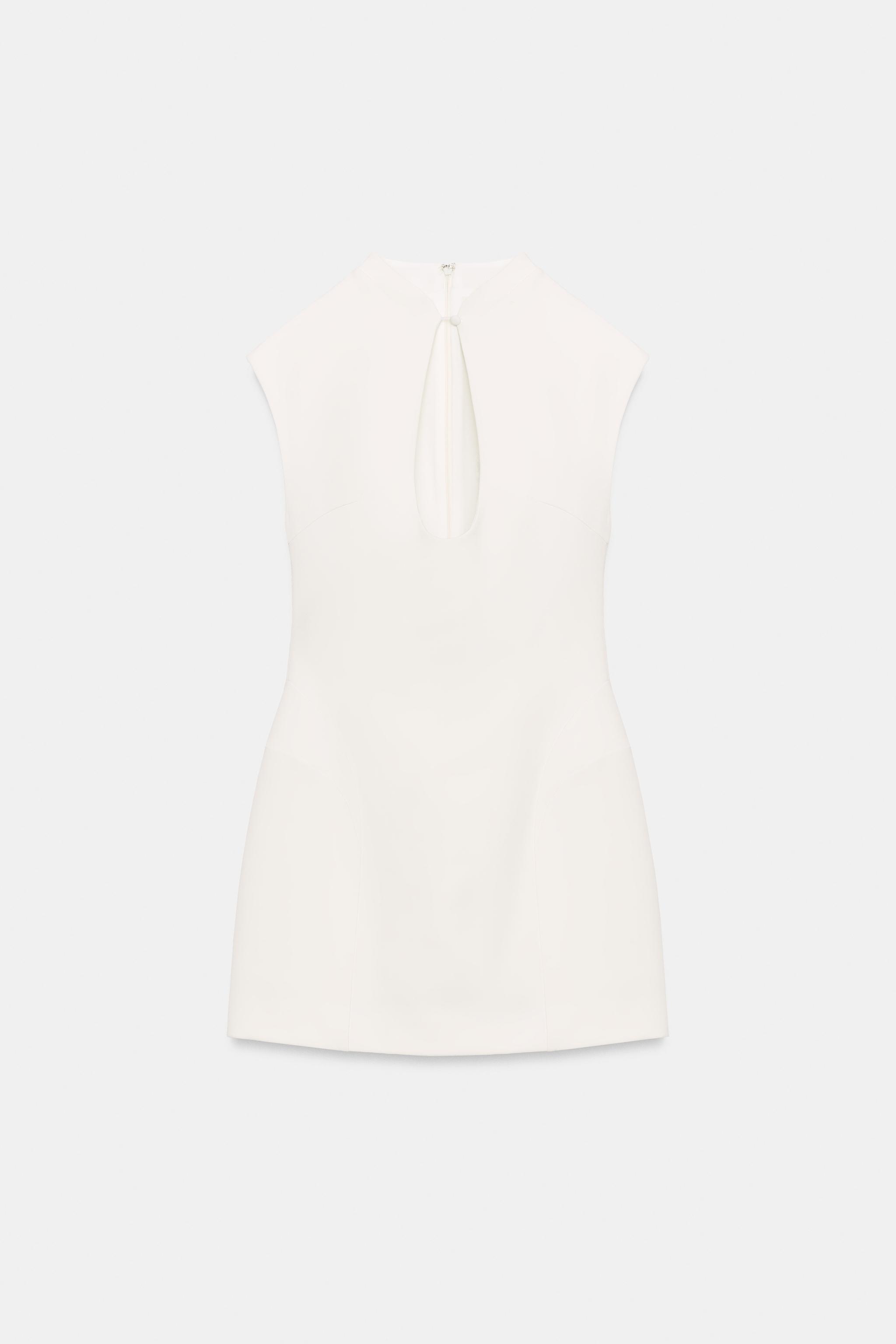 ROBE COURTE À VOLUME